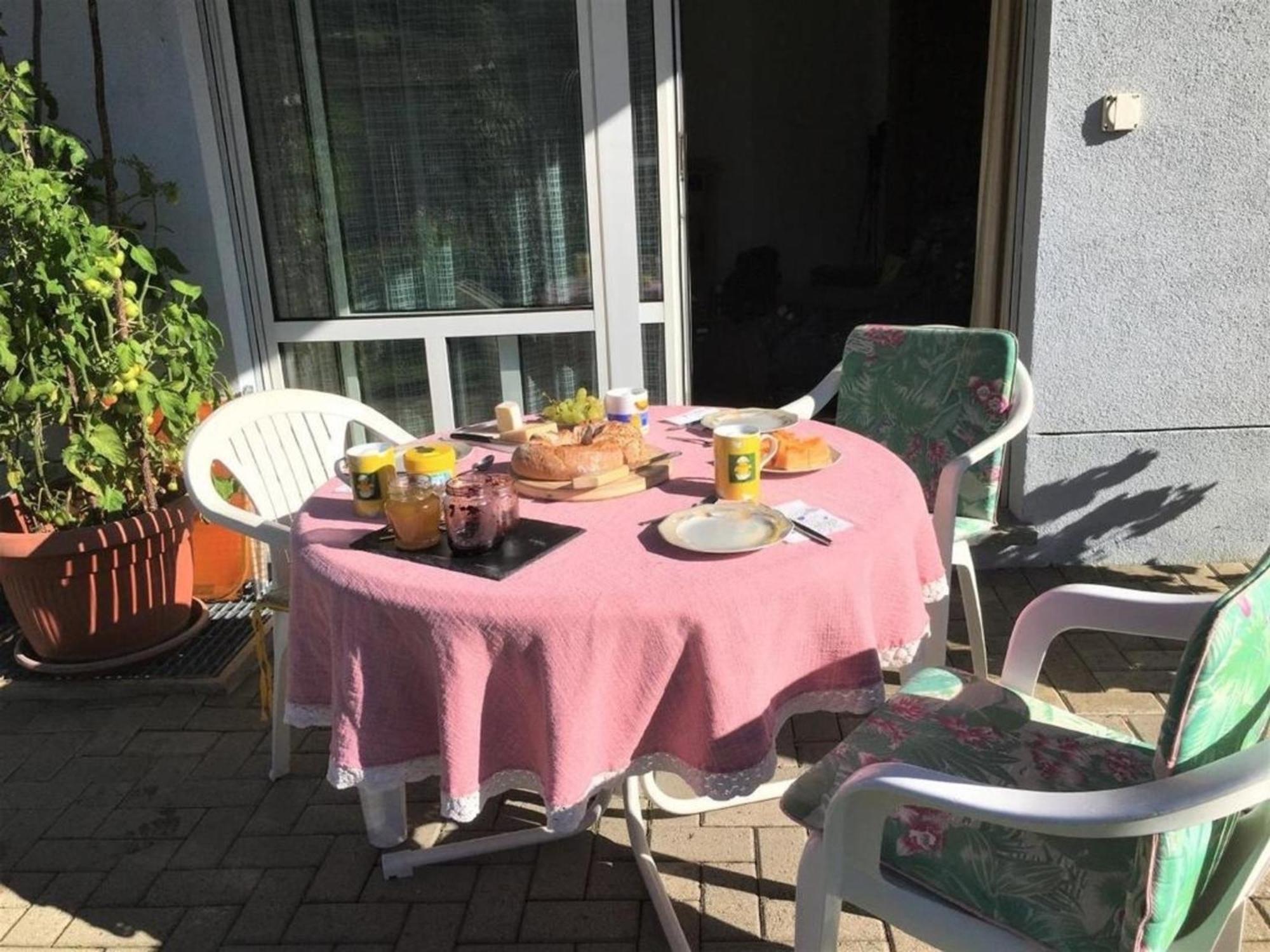 Schoene, Sonnige 25-Zimmer Parterre-Ferienwohnung Poschiavo Exterior foto