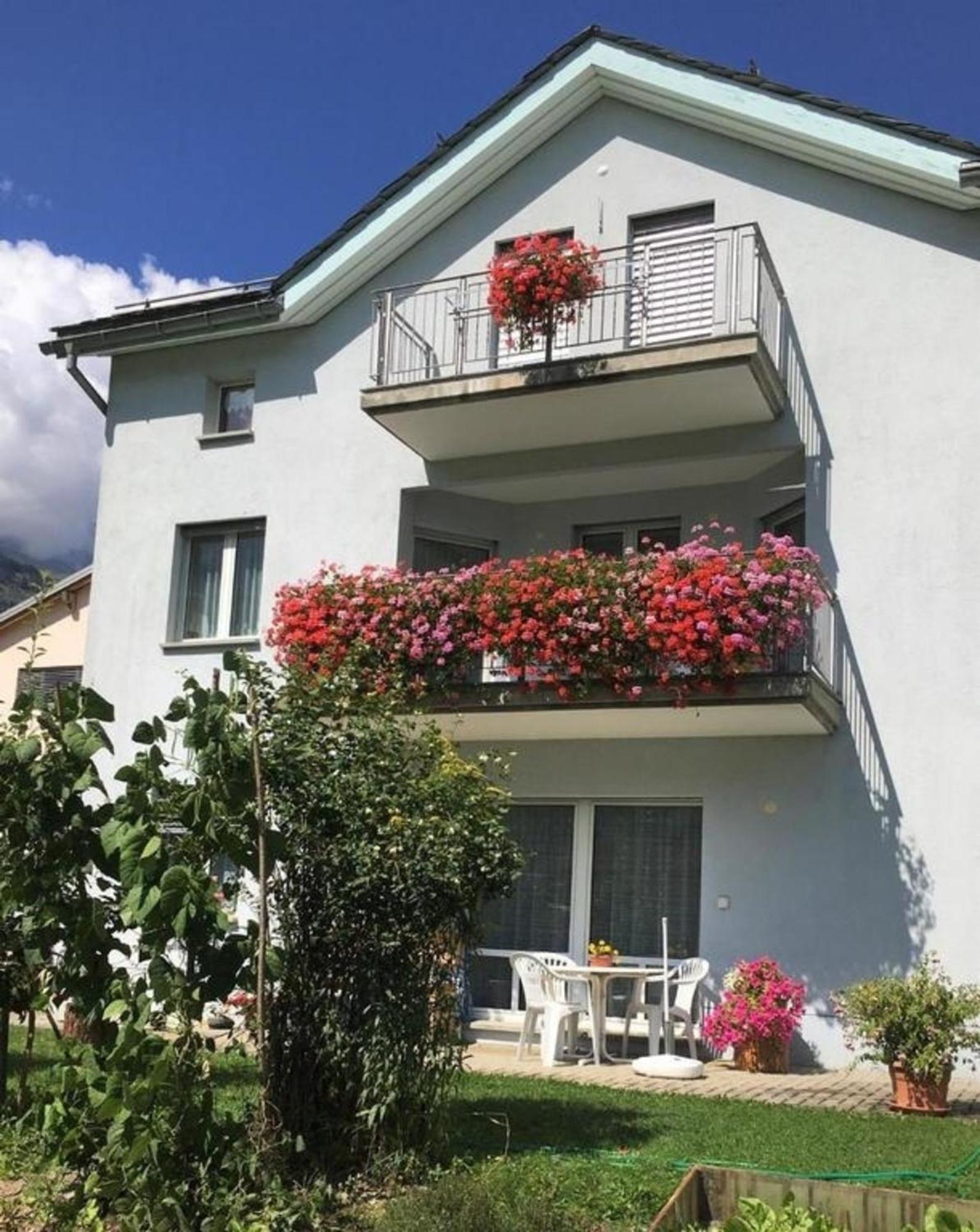 Schoene, Sonnige 25-Zimmer Parterre-Ferienwohnung Poschiavo Exterior foto