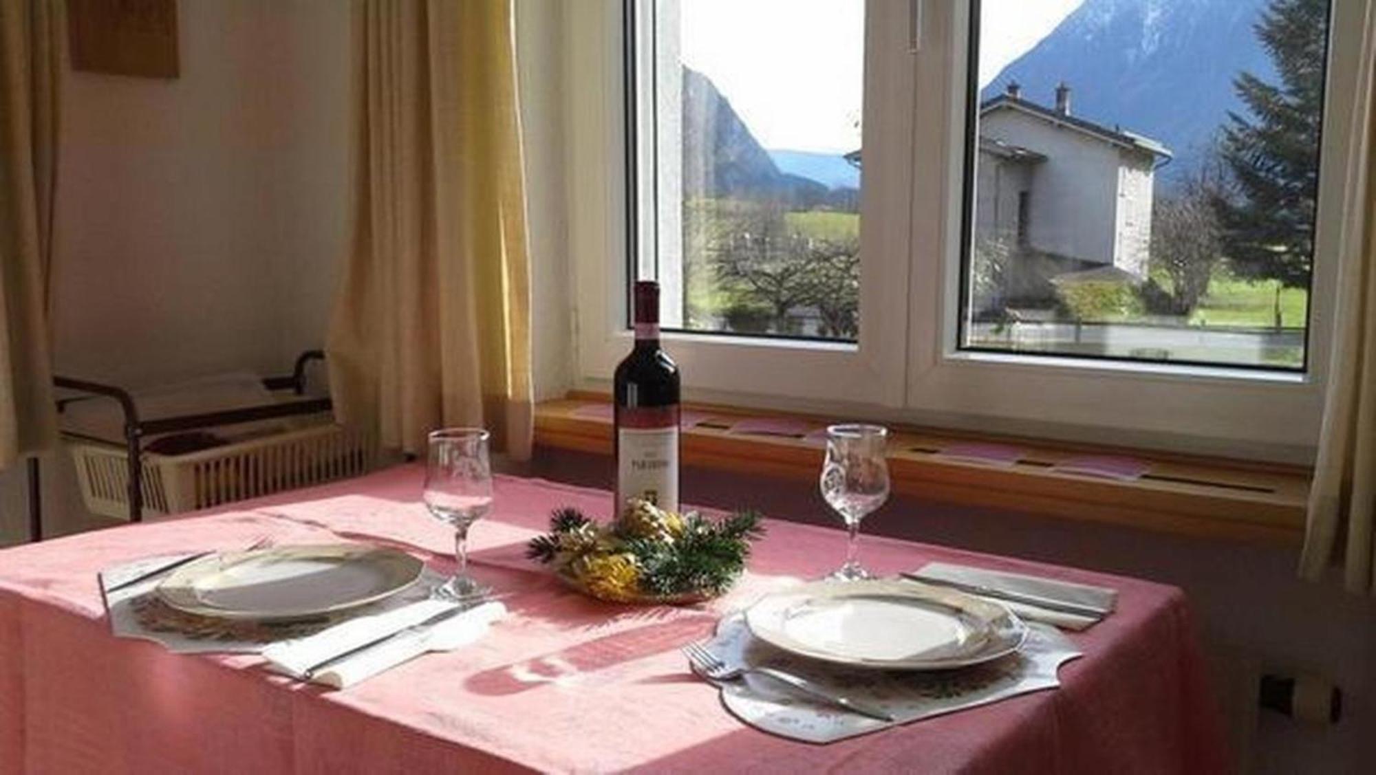 Schoene, Sonnige 25-Zimmer Parterre-Ferienwohnung Poschiavo Exterior foto