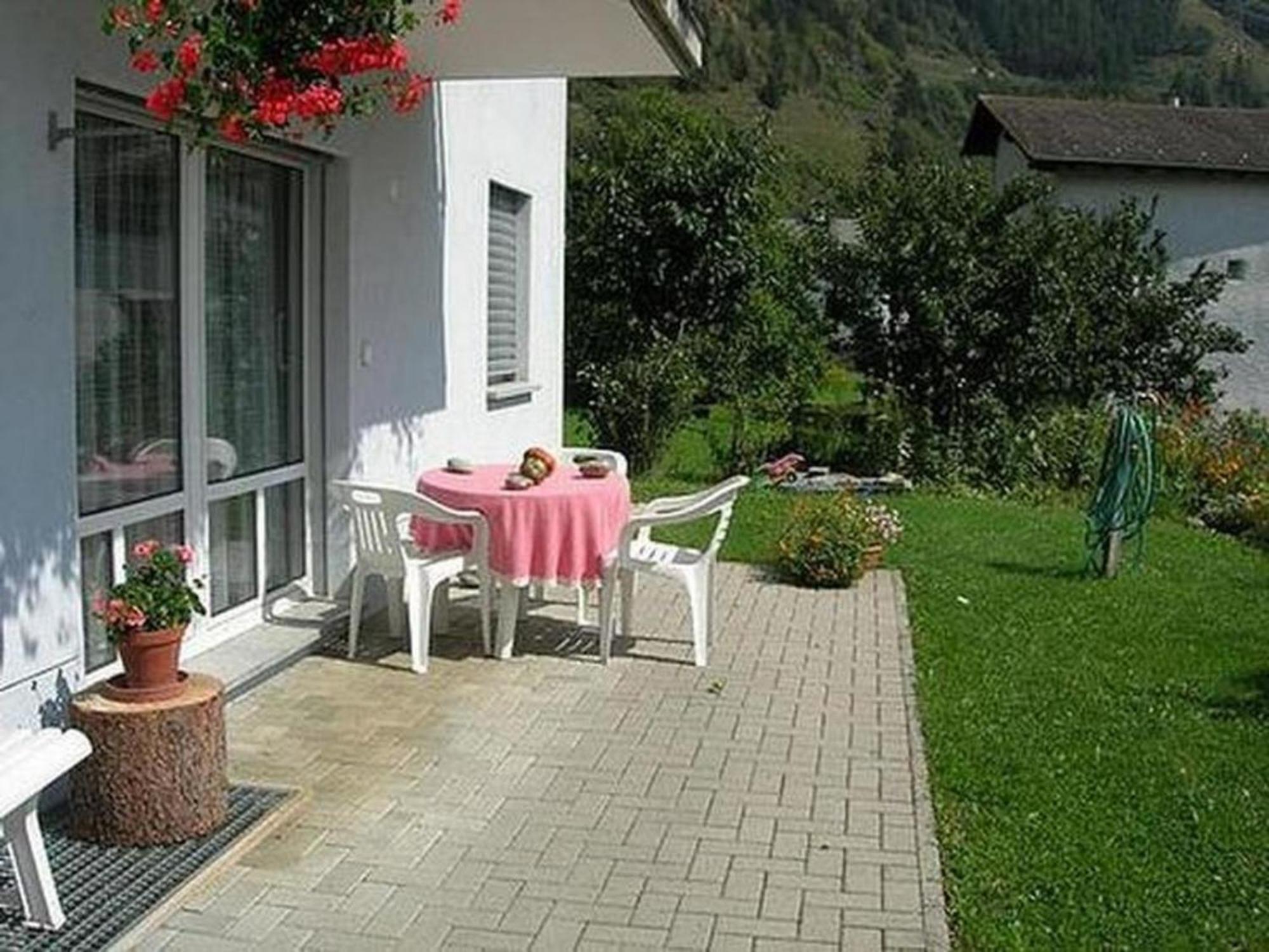 Schoene, Sonnige 25-Zimmer Parterre-Ferienwohnung Poschiavo Exterior foto