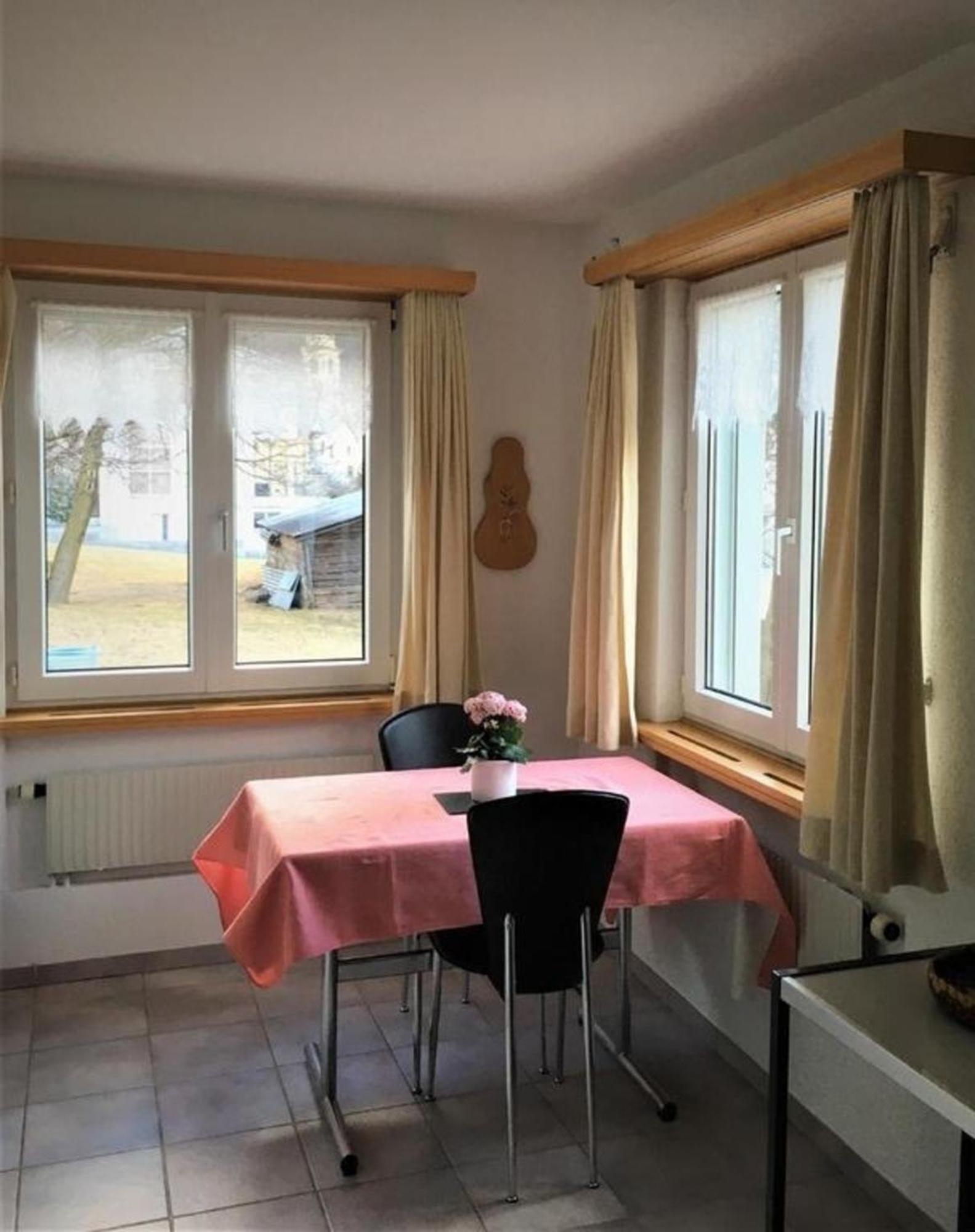 Schoene, Sonnige 25-Zimmer Parterre-Ferienwohnung Poschiavo Exterior foto