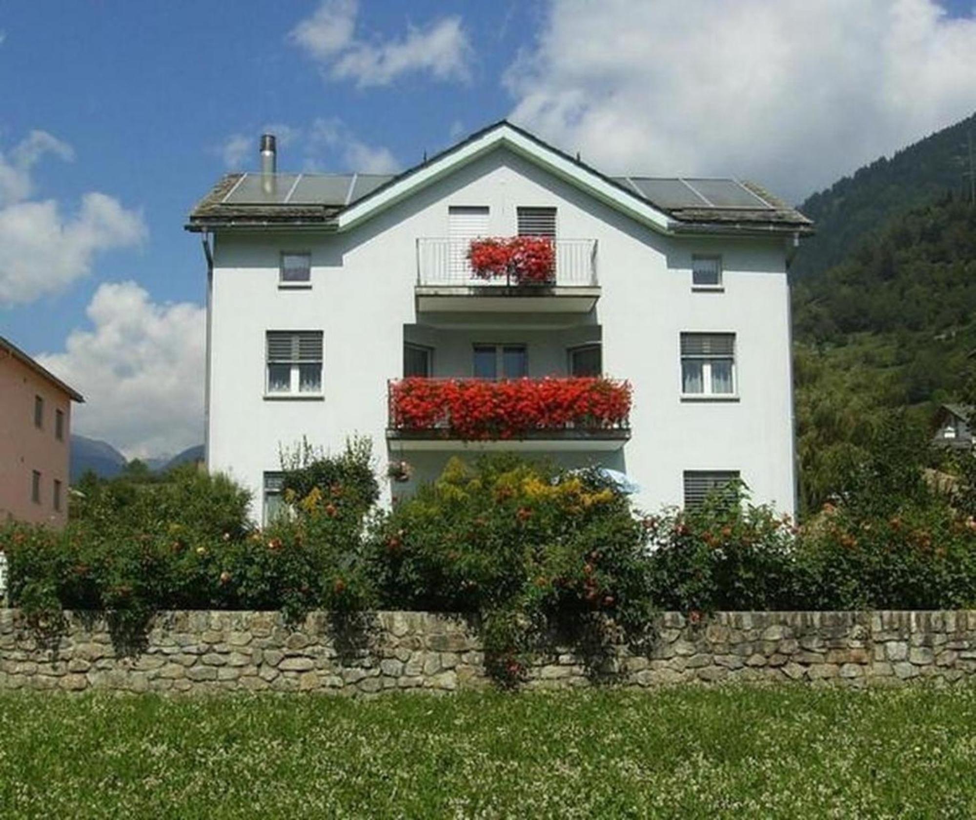 Schoene, Sonnige 25-Zimmer Parterre-Ferienwohnung Poschiavo Exterior foto