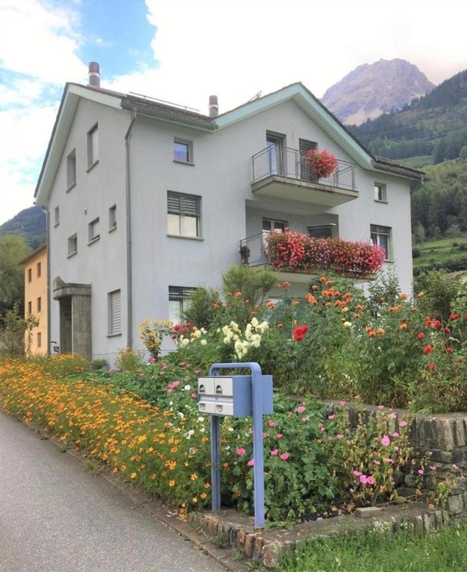 Schoene, Sonnige 25-Zimmer Parterre-Ferienwohnung Poschiavo Exterior foto