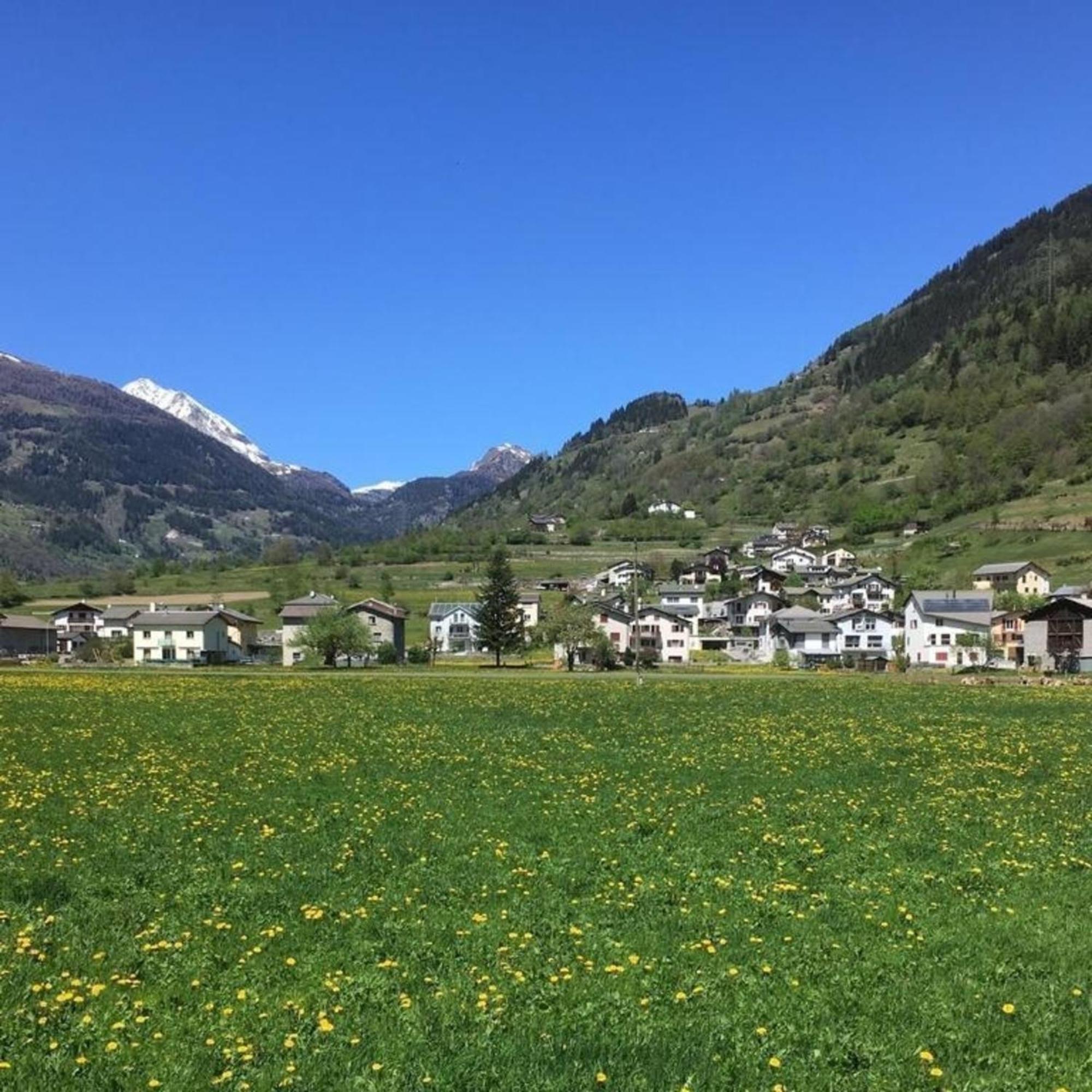 Schoene, Sonnige 25-Zimmer Parterre-Ferienwohnung Poschiavo Exterior foto